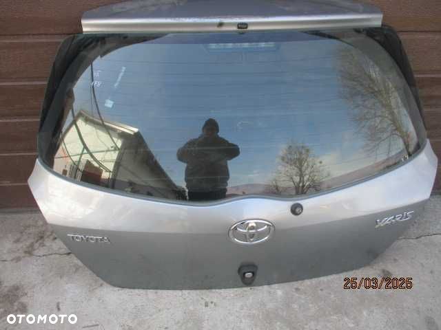 Toyota Yaris II  klapa tylna