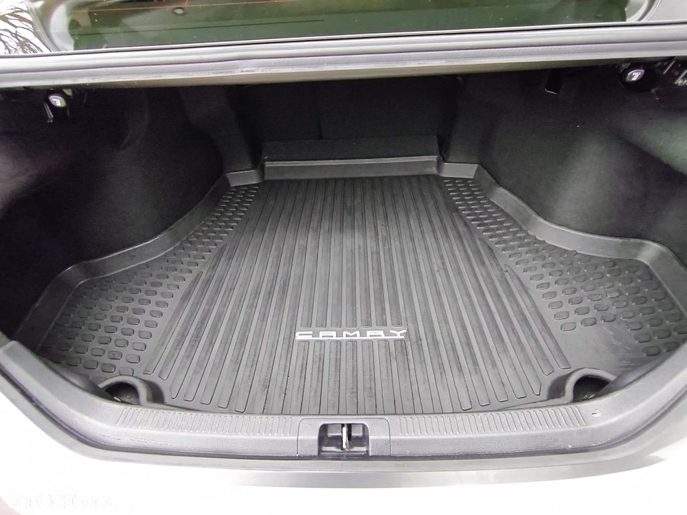 Toyota Camry 2.5 Hybrid Comfort CVT - 25