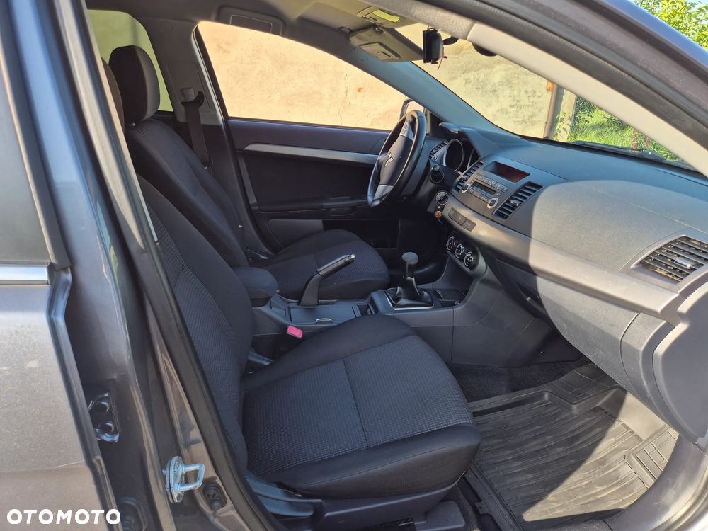 Mitsubishi Lancer 1.5 - 13