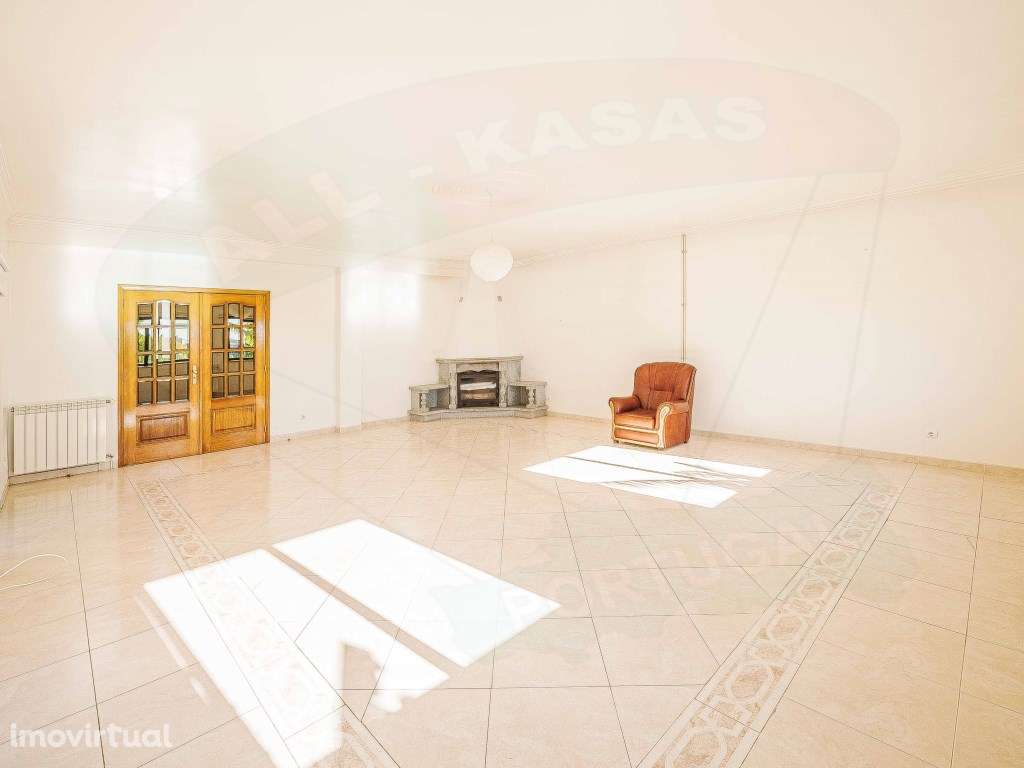 Moradia T5 com 750m² de Terreno - Rua José Afonso, São Marcos - Grande imagem: 3/60