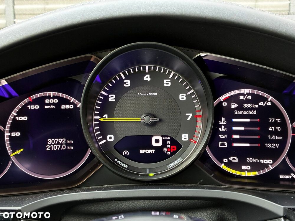 Porsche Cayenne - 21