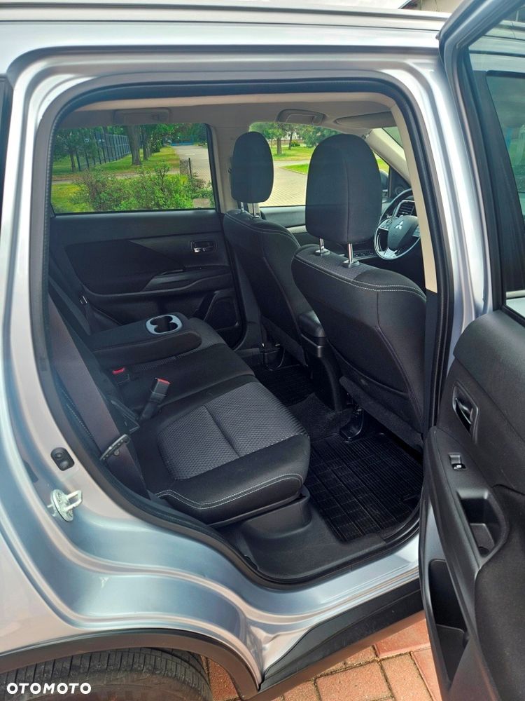 Mitsubishi Outlander 2.0 4WD Invite - 12