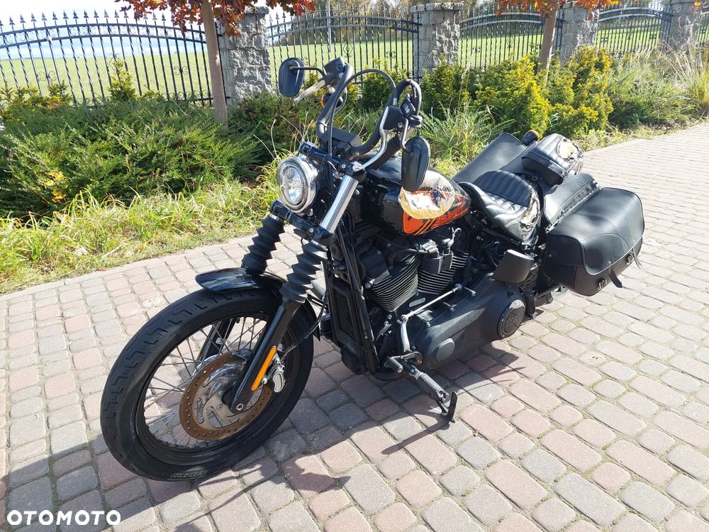 Harley-Davidson Softail Street Bob - 1