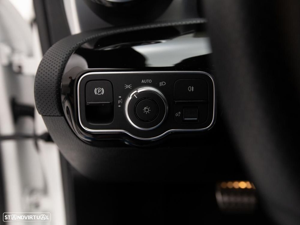 Mercedes-Benz CLA 250 e Shooting Brake AMG Line - 16