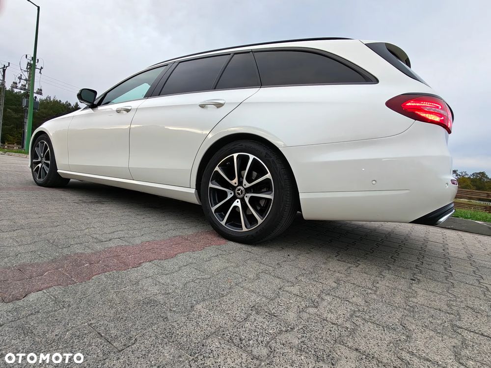 Mercedes-Benz Klasa E 300 d 9G-TRONIC - 24