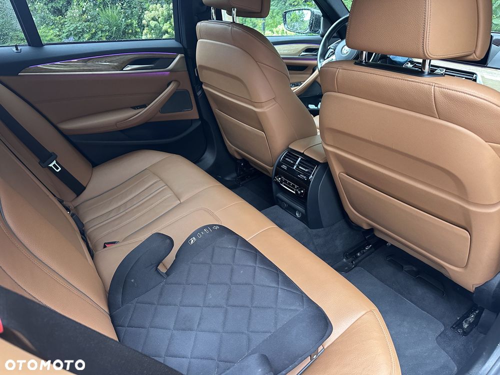 BMW Seria 5 M550d xDrive - 15