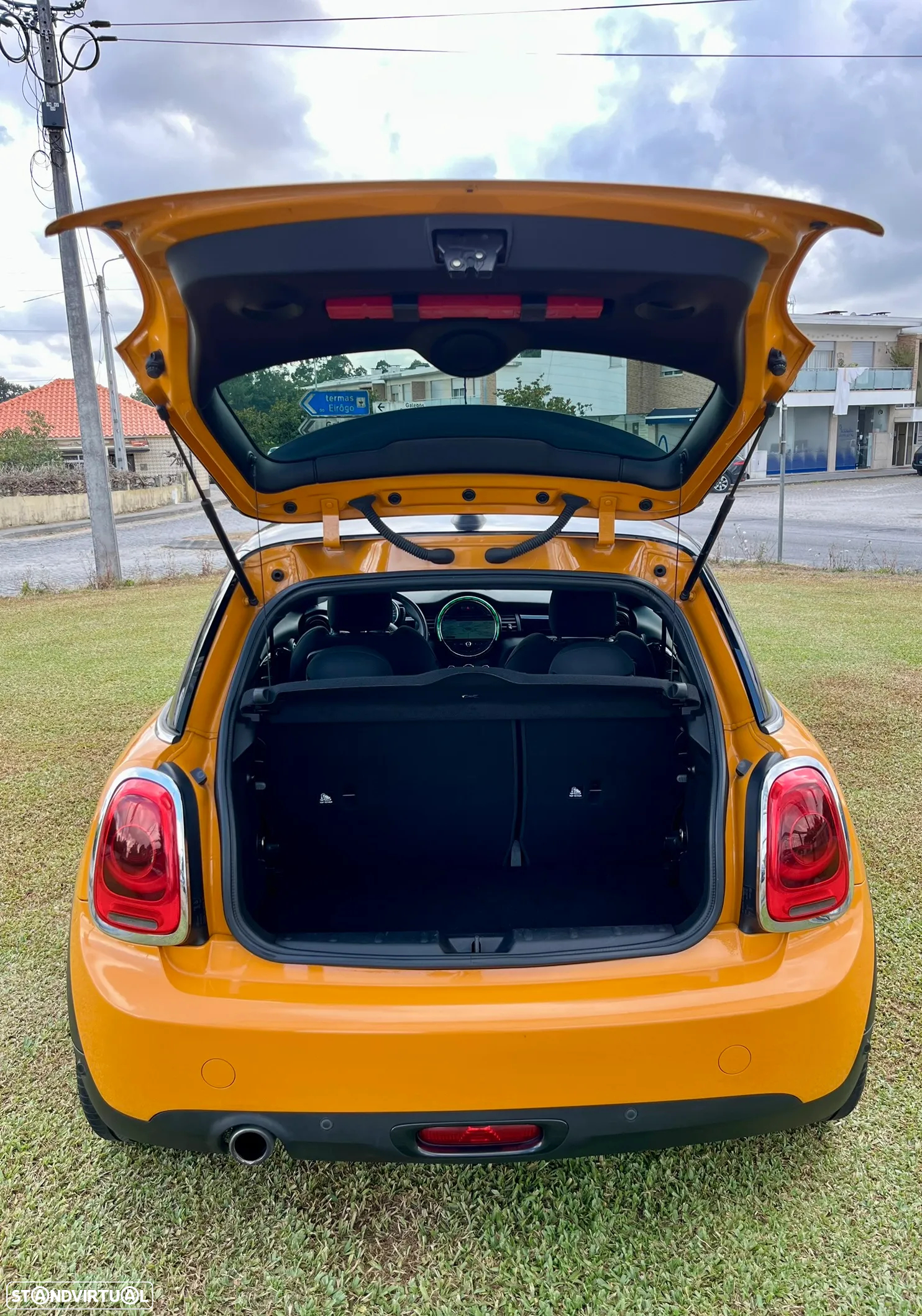MINI 3 Portas Cooper D - 18