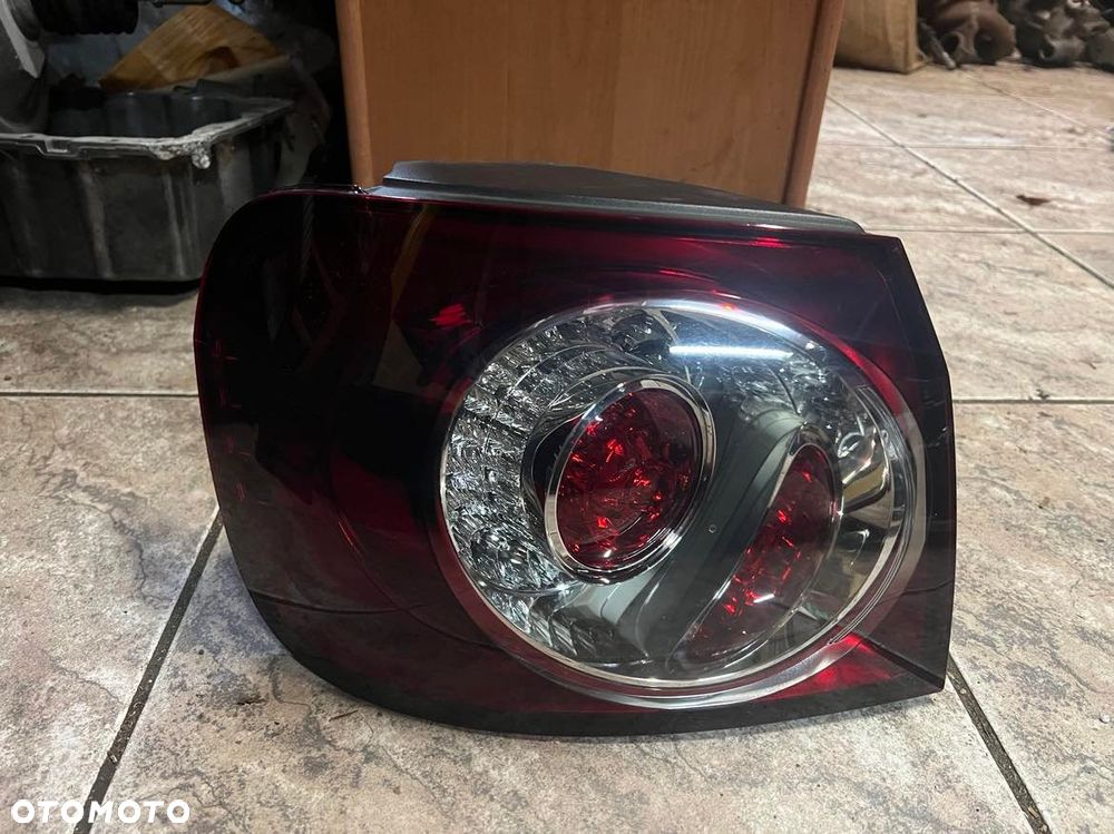 VW GOLF V VI PLUS 08-14 LAMPA TYŁ LEWA 5M0945095R - 1