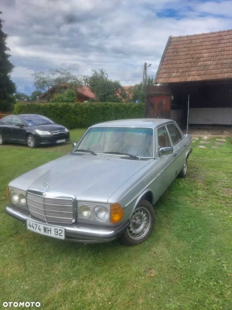 Mercedes-Benz W123 - 2