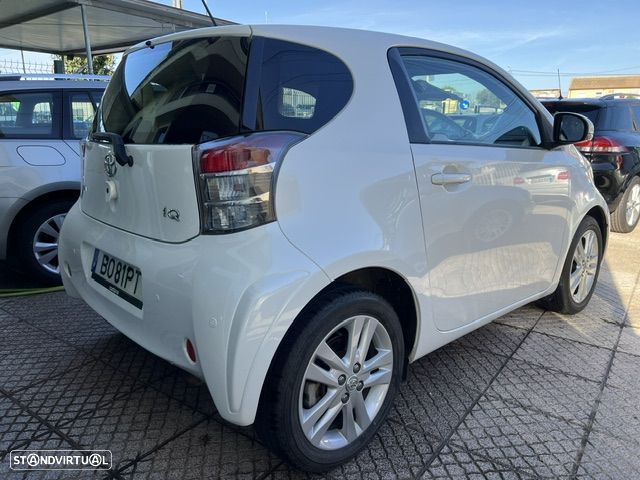 Toyota iQ - 22