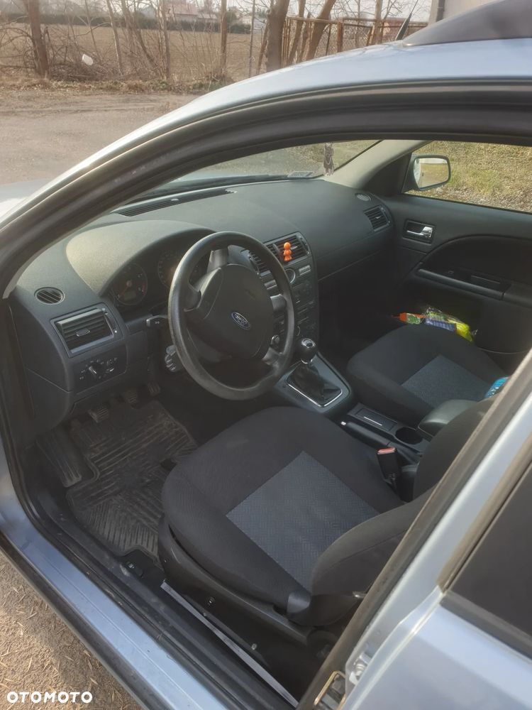 Ford Mondeo 2.0 TDCI Ambiente - 3
