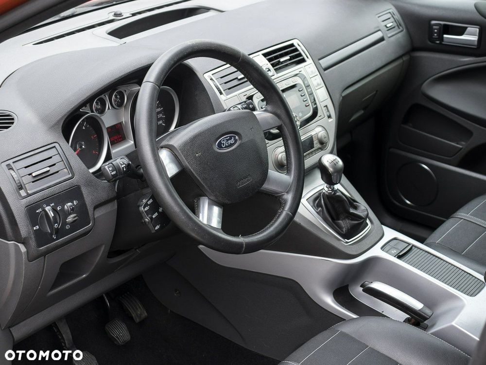 Ford Kuga 2.0 TDCi 2x4 Titanium - 12