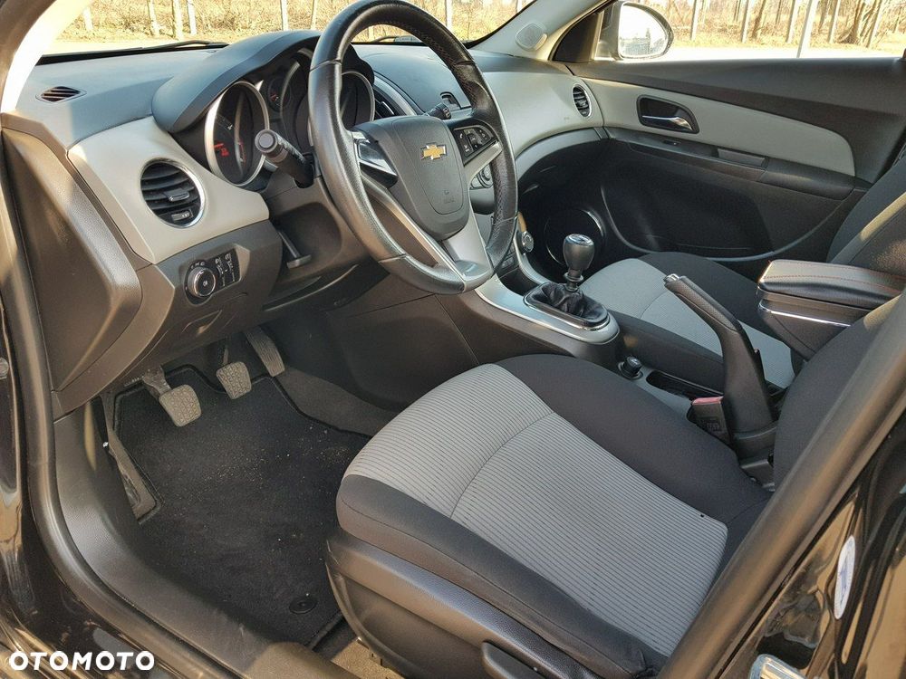 Chevrolet Cruze 1.6 LS - 10