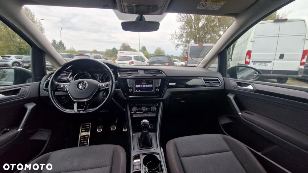 Volkswagen Touran - 17