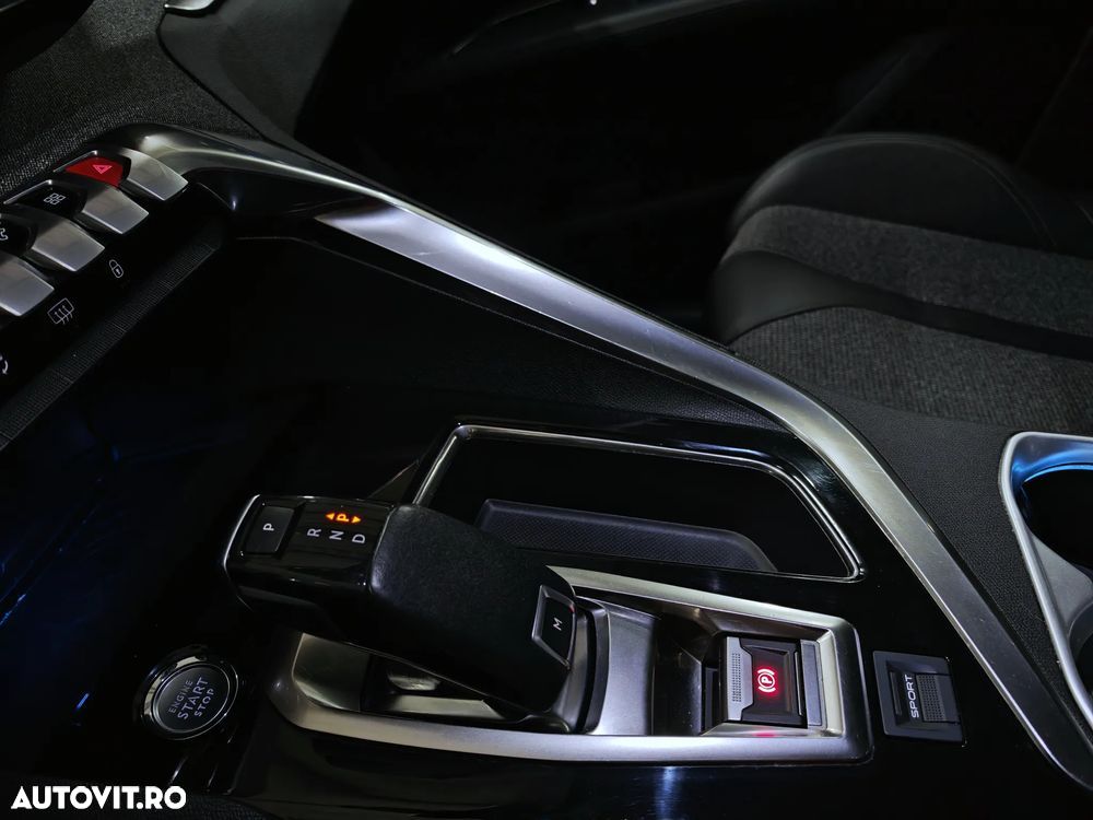 Peugeot 3008 PureTech 130 Stop & Start GPF EAT8 Allure - 12