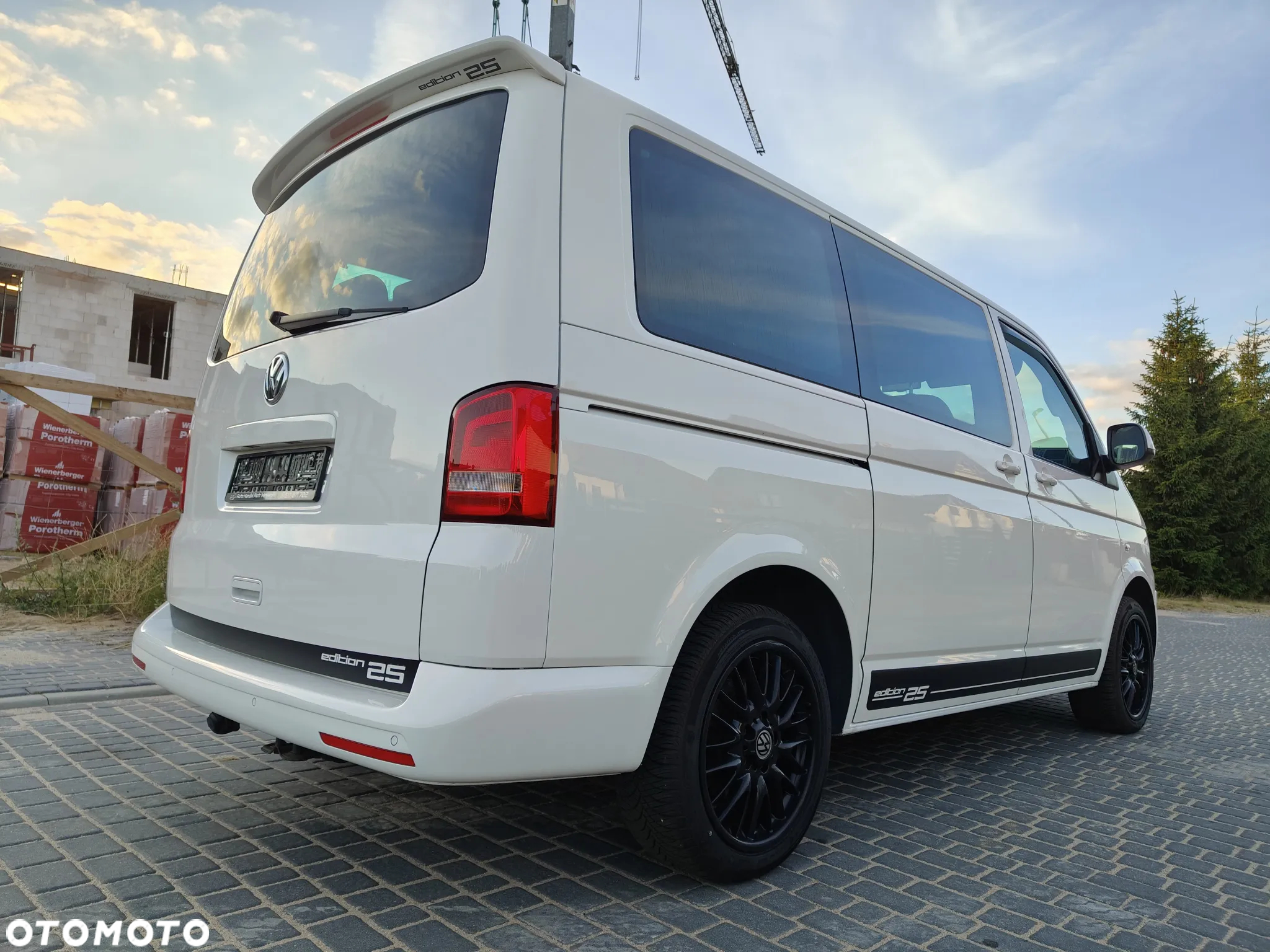 Volkswagen Multivan - 10