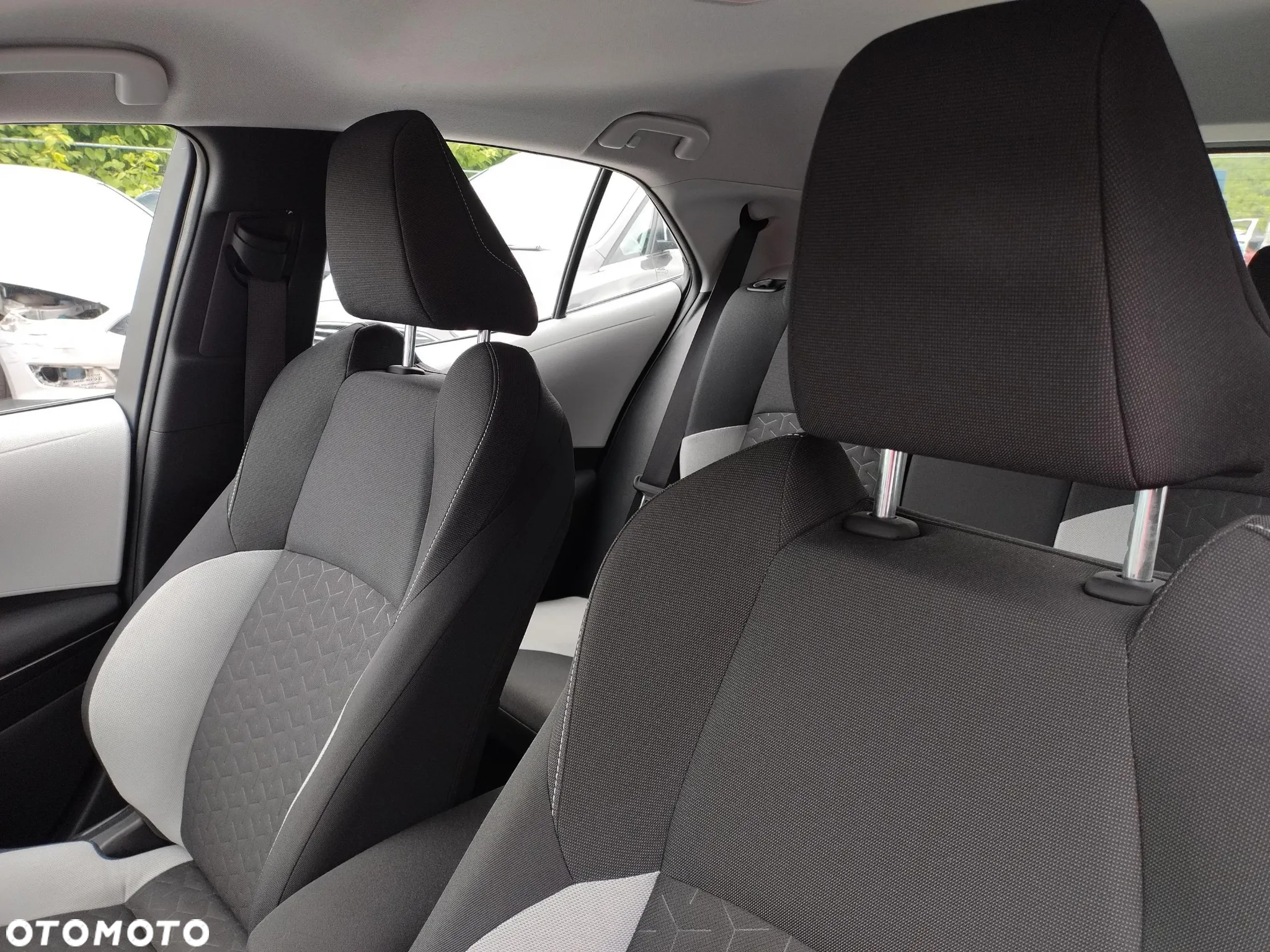 Toyota Corolla 1.8 Hybrid Comfort - 12