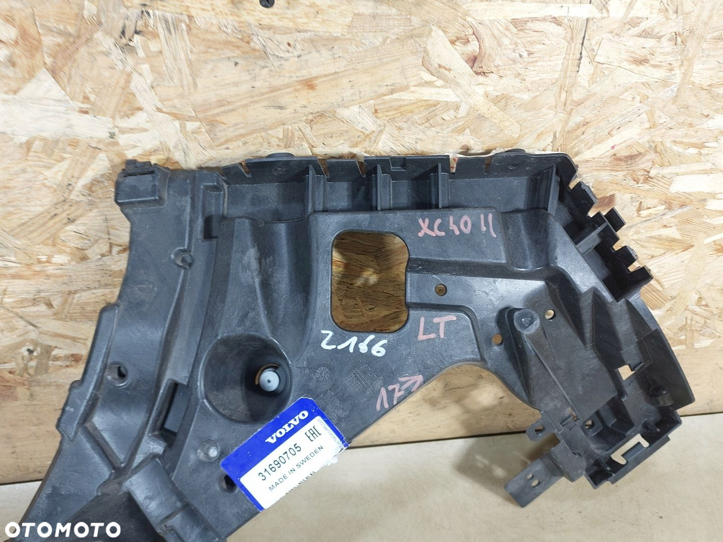 VOLVO C40 XC40 ŚLIZG ZDERZAKA LEWY TYŁ 31690705 - 3