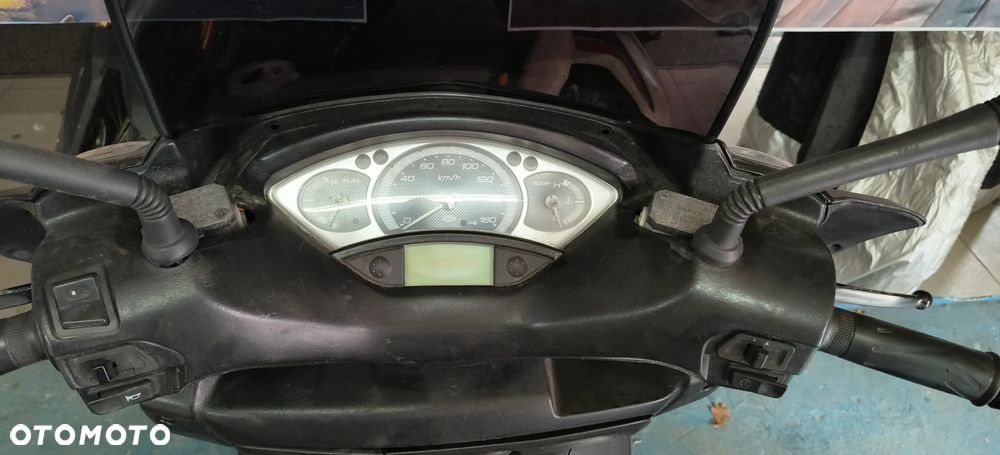 Yamaha X-max - 5