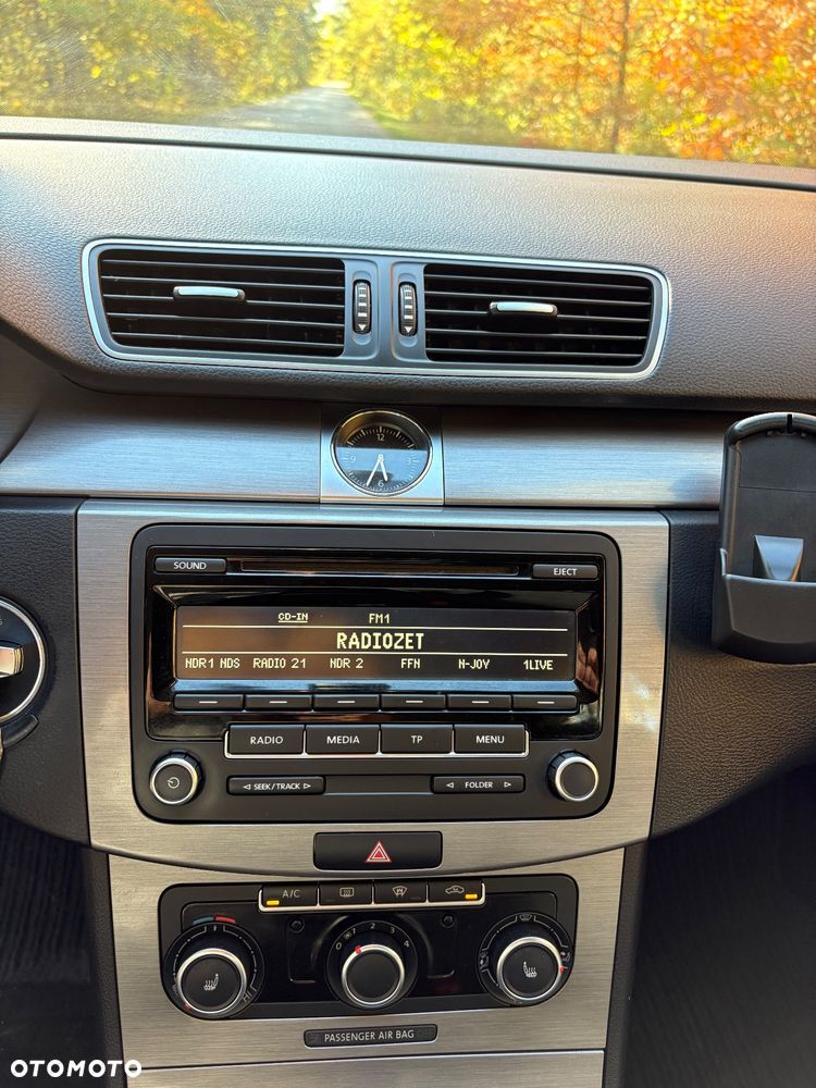 Volkswagen Passat - 14