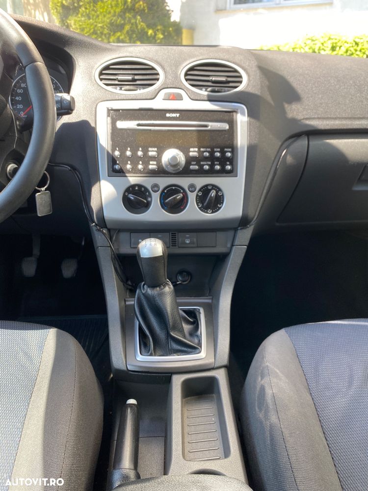 Ford Focus 1.6 Ambiente - 8