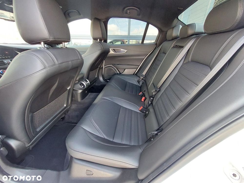 Alfa Romeo Giulia 2.0 Turbo Veloce Q4 - 11