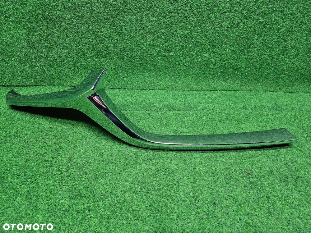 MAZDA CX-30 ----> PRAWY CHROM ATRAPY GRILLA