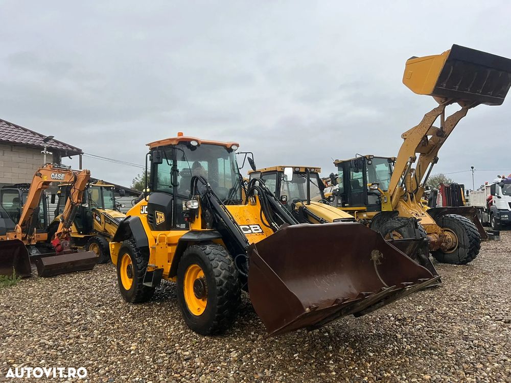 JCB - 7