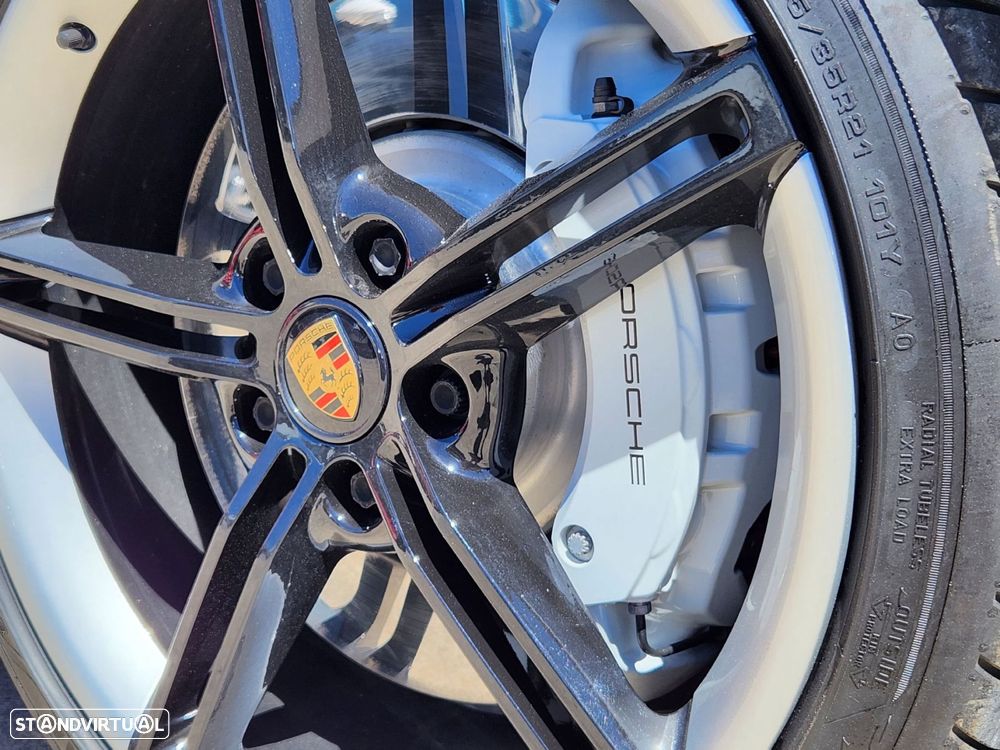 Porsche Taycan - 13