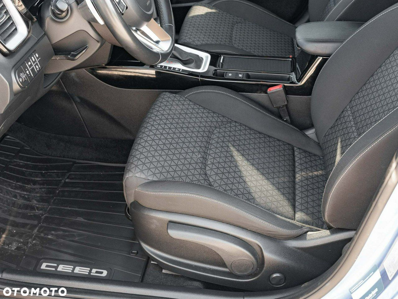 Kia Ceed - 13
