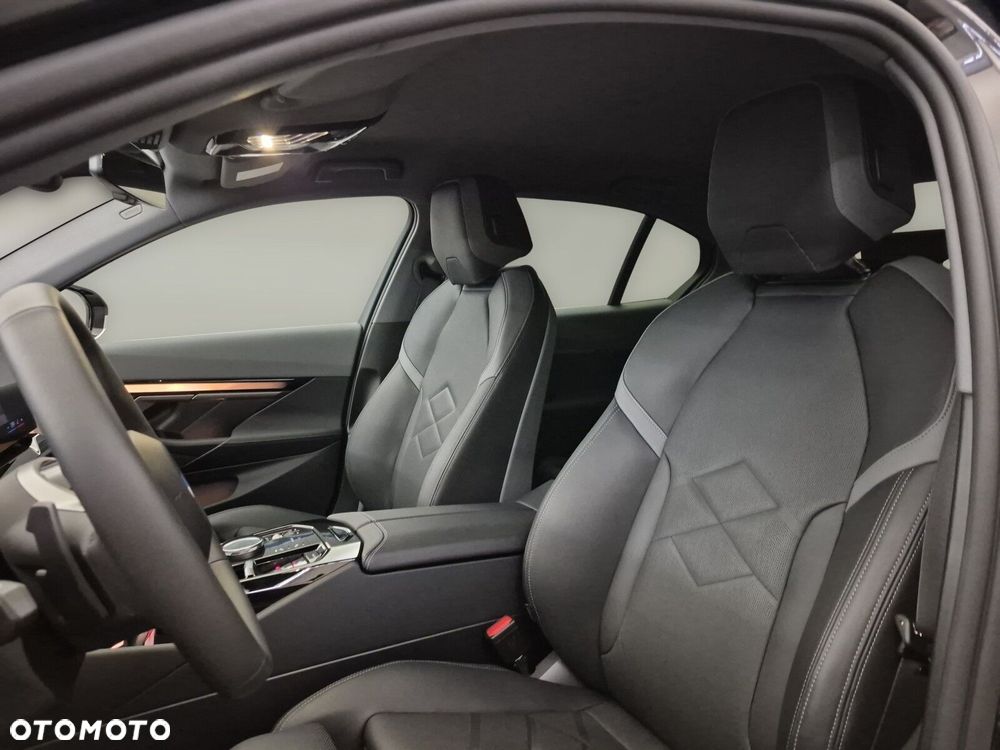BMW Seria 5 520i mHEV - 18