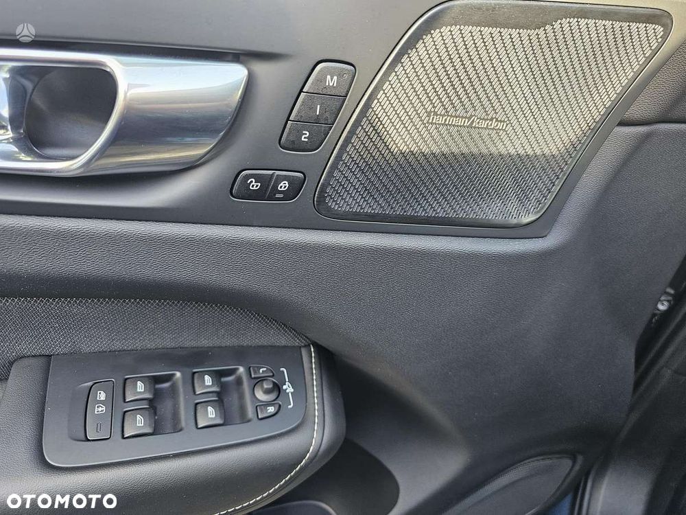 Volvo XC 60 T8 AWD Ultra Black Edition Signature - 9