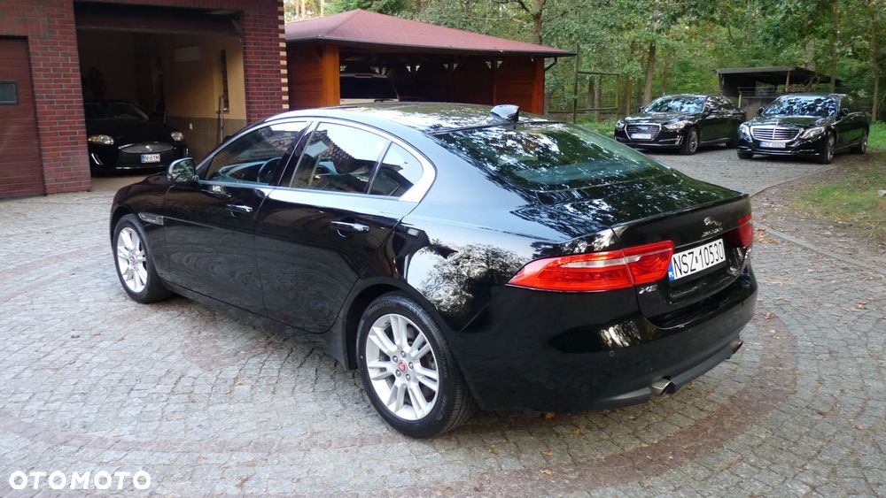 Jaguar XE 25t AWD Prestige - 6