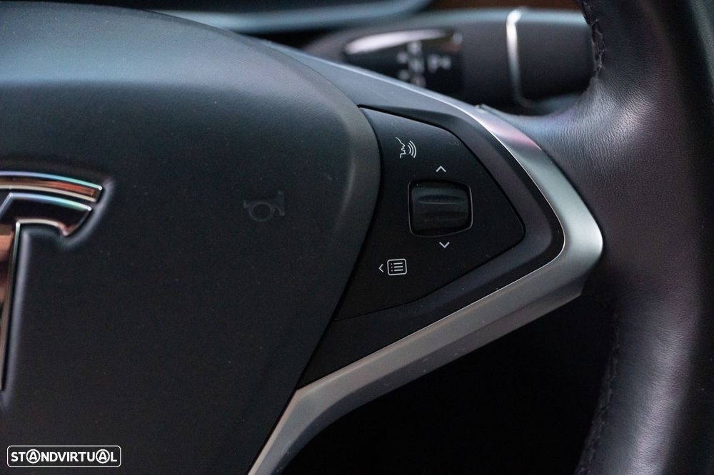 Tesla Model X 75D AWD - 23