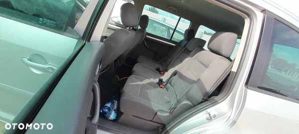 VW TOURAN I FOTEL LEWY PRAWY ŚRODKOWY TYŁ TYLNY nr. 106/7
