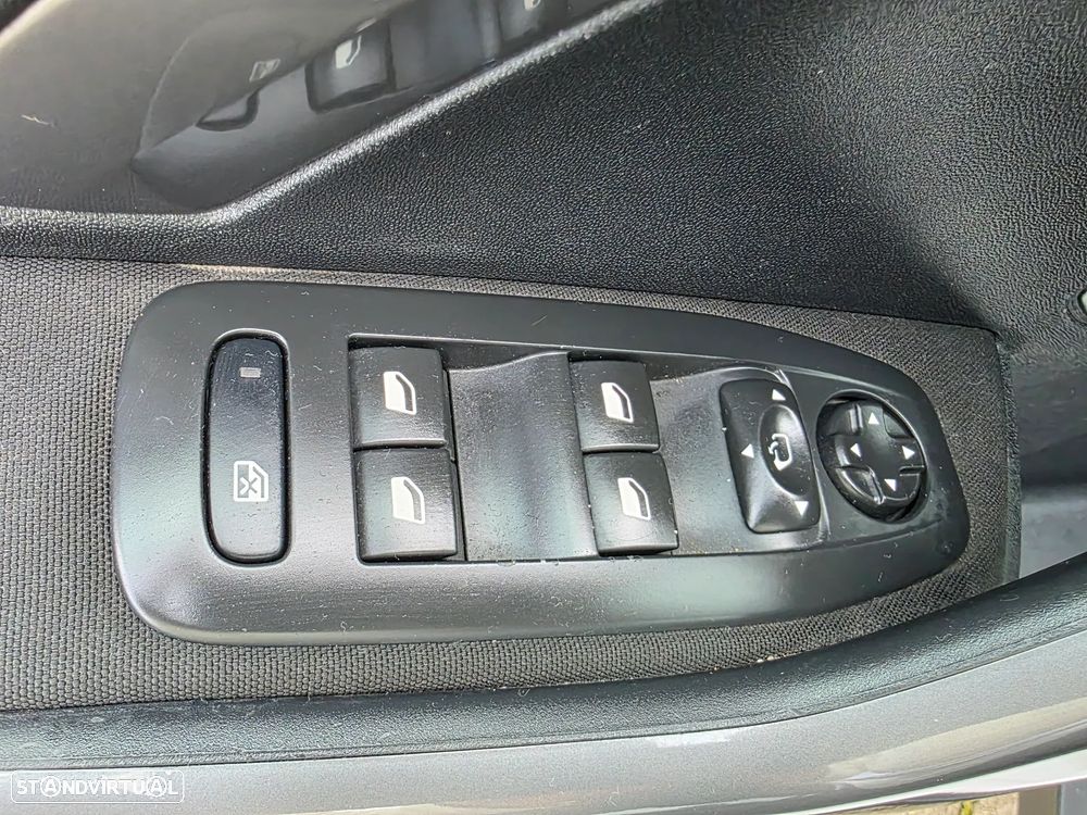 Peugeot 2008 1.2 PureTech Style - 23