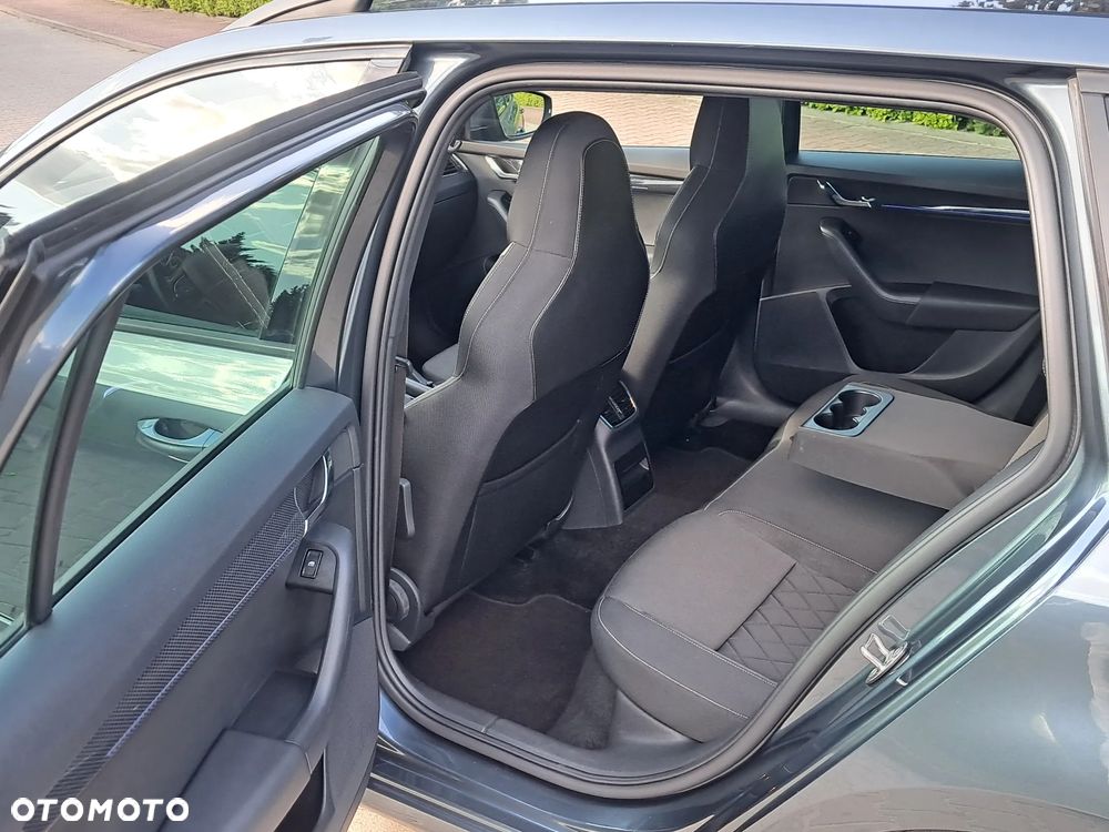 Skoda Octavia 2.0 TDI DSG RS - 29