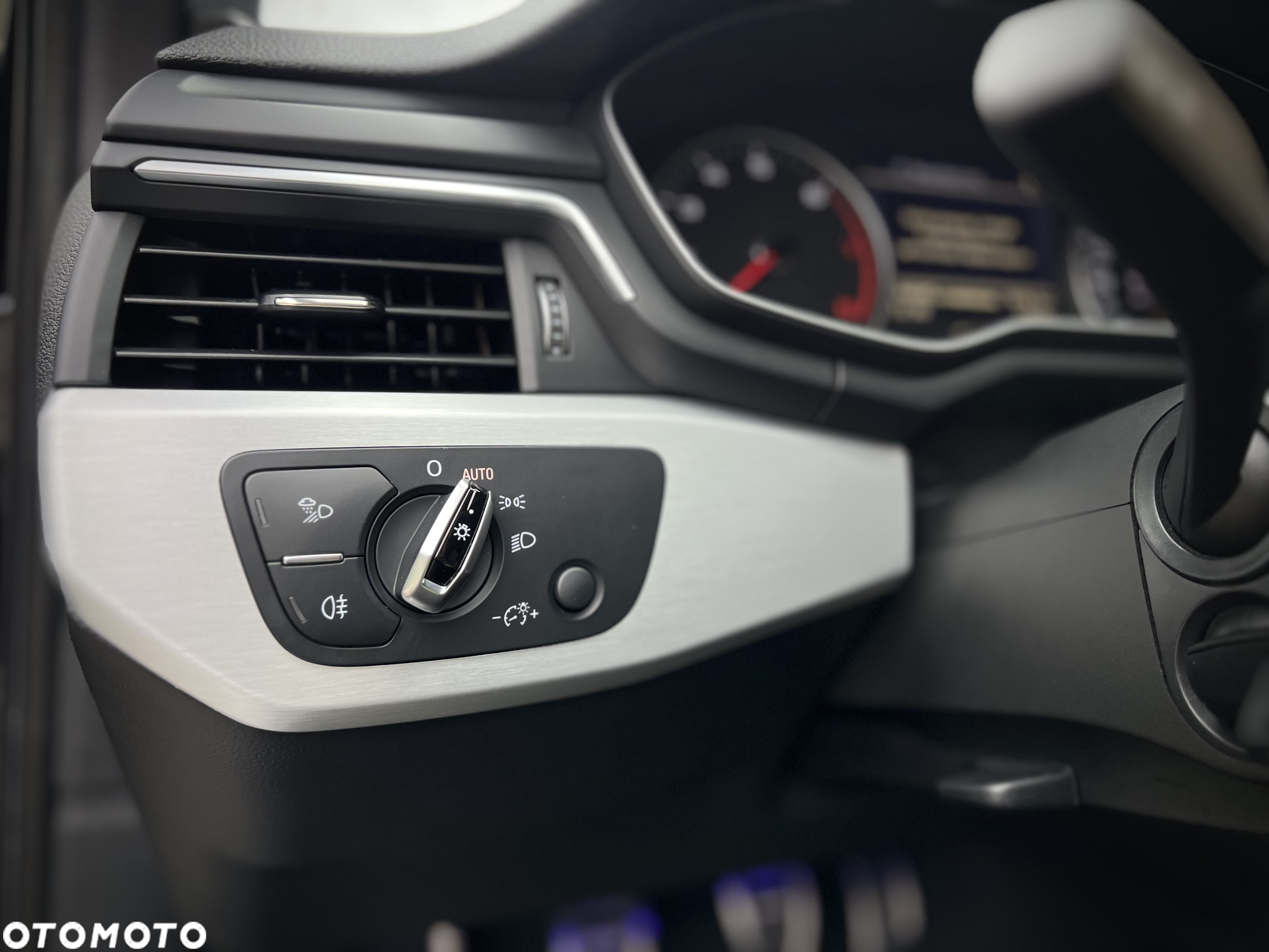 Audi A4 Avant 2.0 TFSI ultra sport - 24
