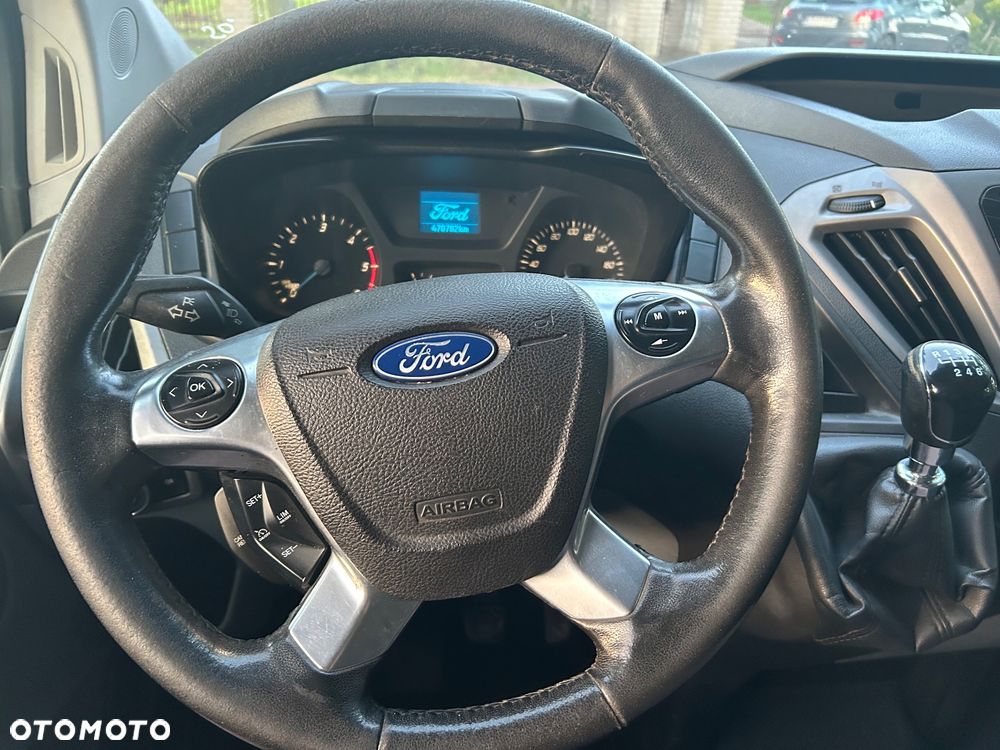 Ford Custom - 22