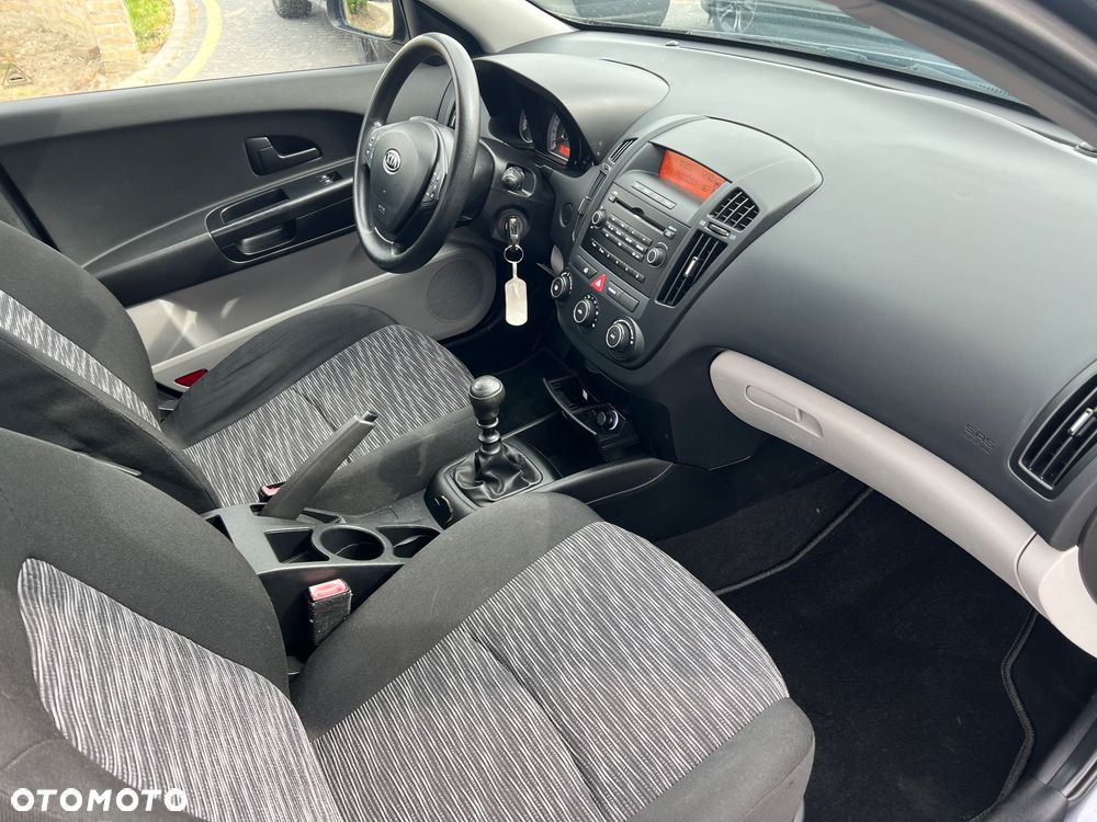 Kia Ceed 1.4 Comfort + - 28