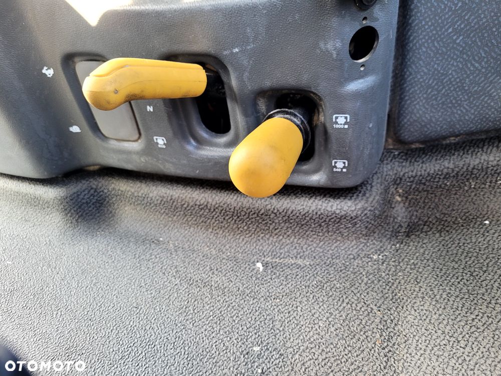 Claas ARION 620 - 18