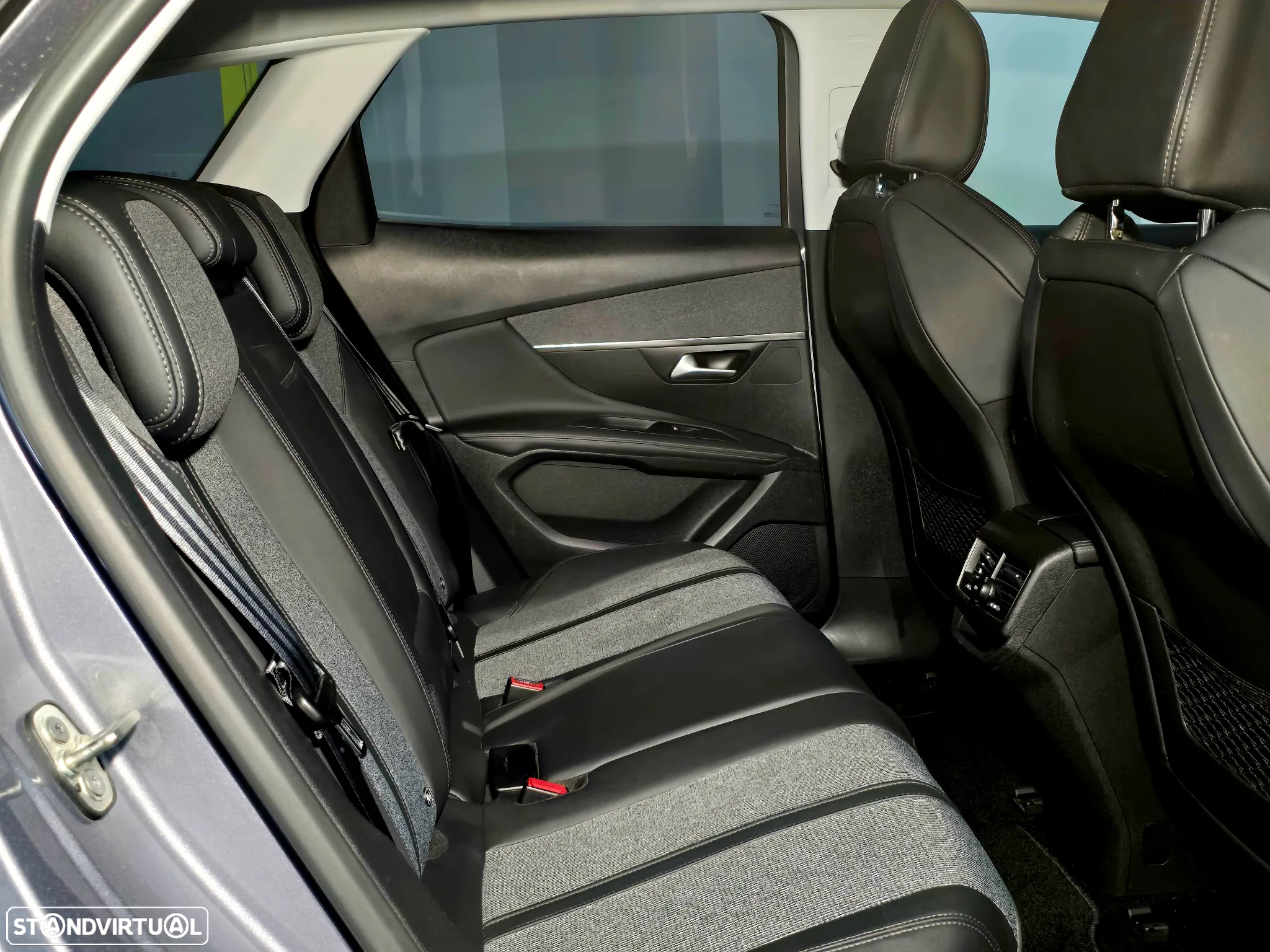Peugeot 3008 1.2 PureTech Allure Pack EAT8 - 11
