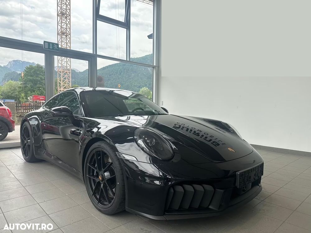 Porsche 911 Carrera 4 GTS PDK - 1