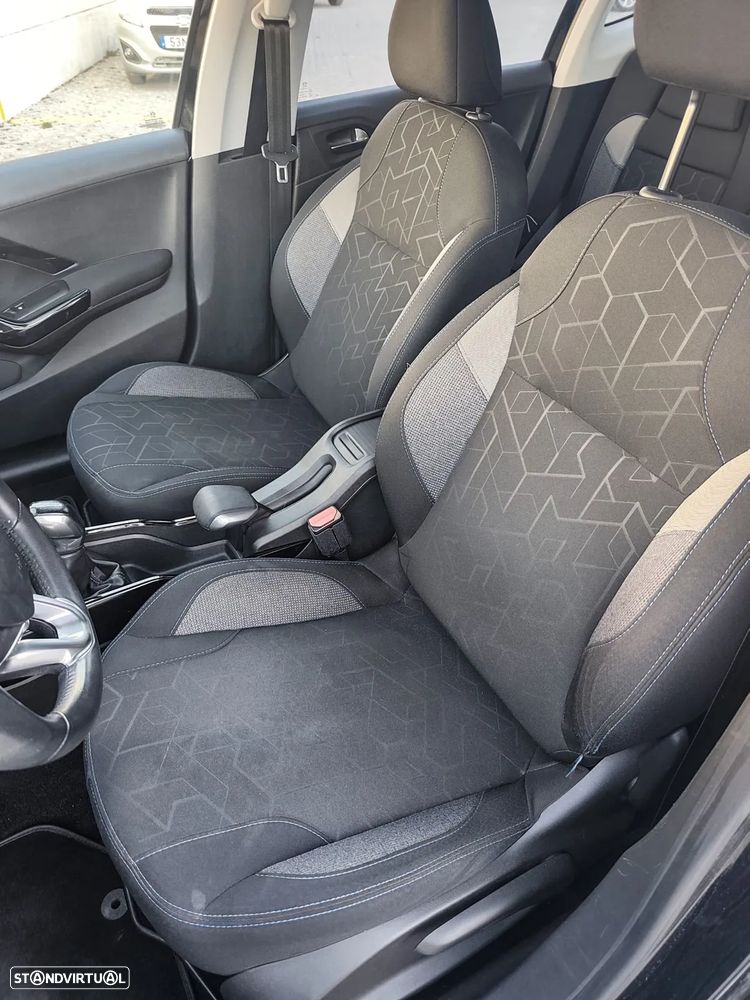 Peugeot 2008 - 8