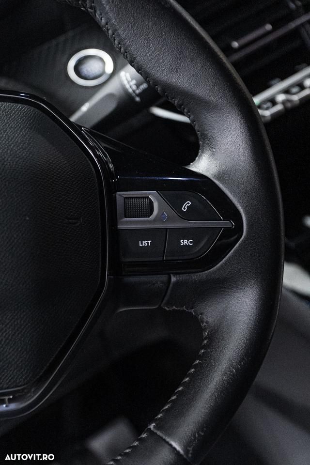 Peugeot 2008 PureTech 130 Allure Pack - 24