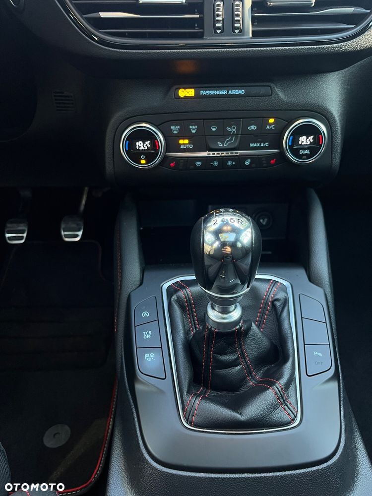 Ford Focus 1.0 EcoBoost Hybrid ST-LINE X - 15