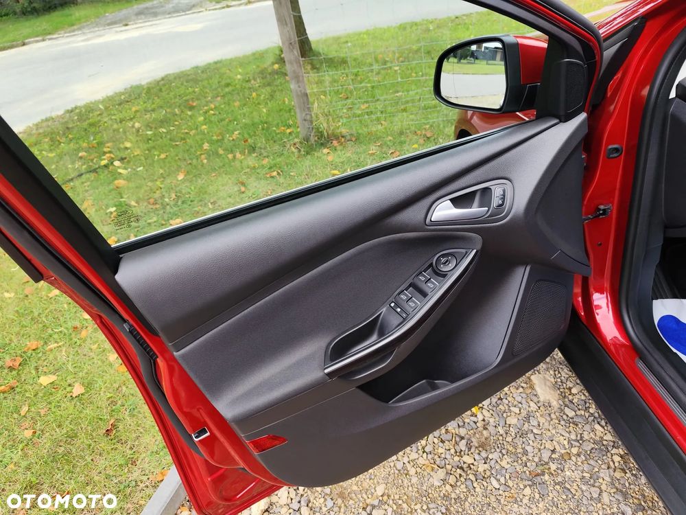 Ford Focus Turnier 1.5 EcoBlue Start-Stopp-System TITANIUM - 25