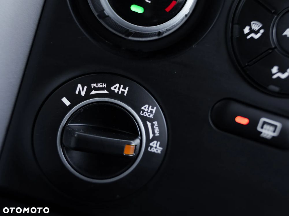 Suzuki Grand Vitara 1.9 DDiS Comfort + DPF Family - 24