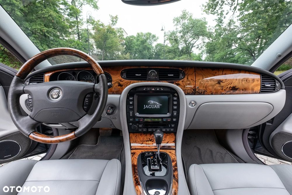 Jaguar XJR 4.2 - 13