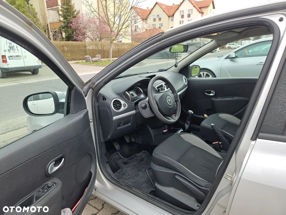 Renault Clio 1.2 16V Alize - 10